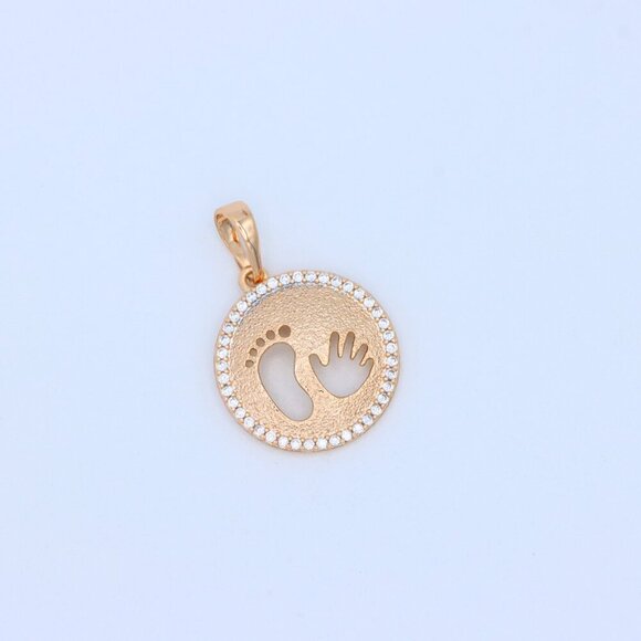 "Rose Gold Round Pendant with Baby Footprint and Handprint Cutout, XPPT1397 - Picture 8 of 13